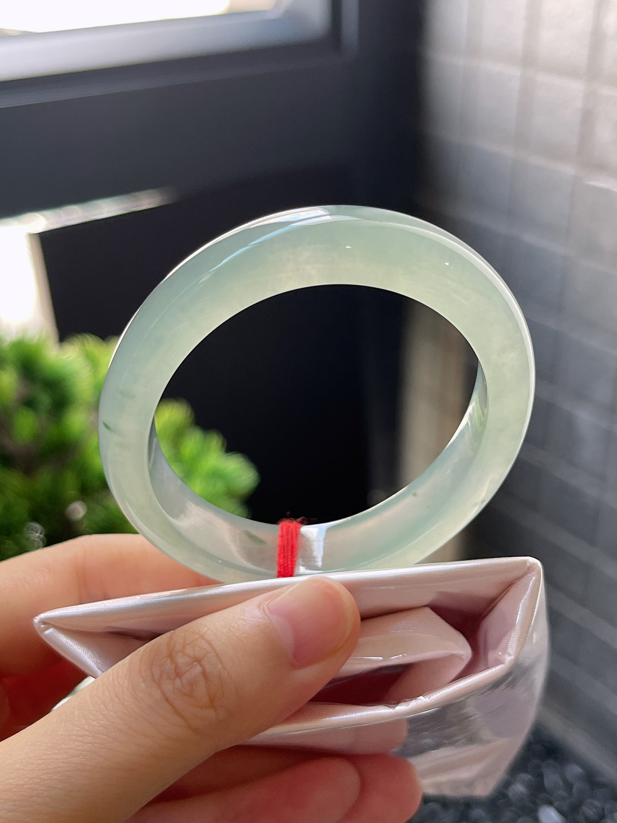 贵妃52.4，冰种湖水绿翡翠手镯