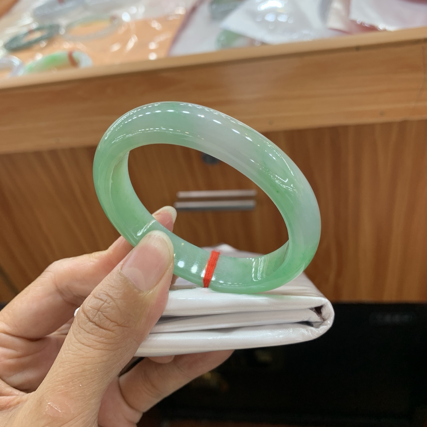 052531GX 冰绿贵妃翡翠手镯w 53-47.3-12-7