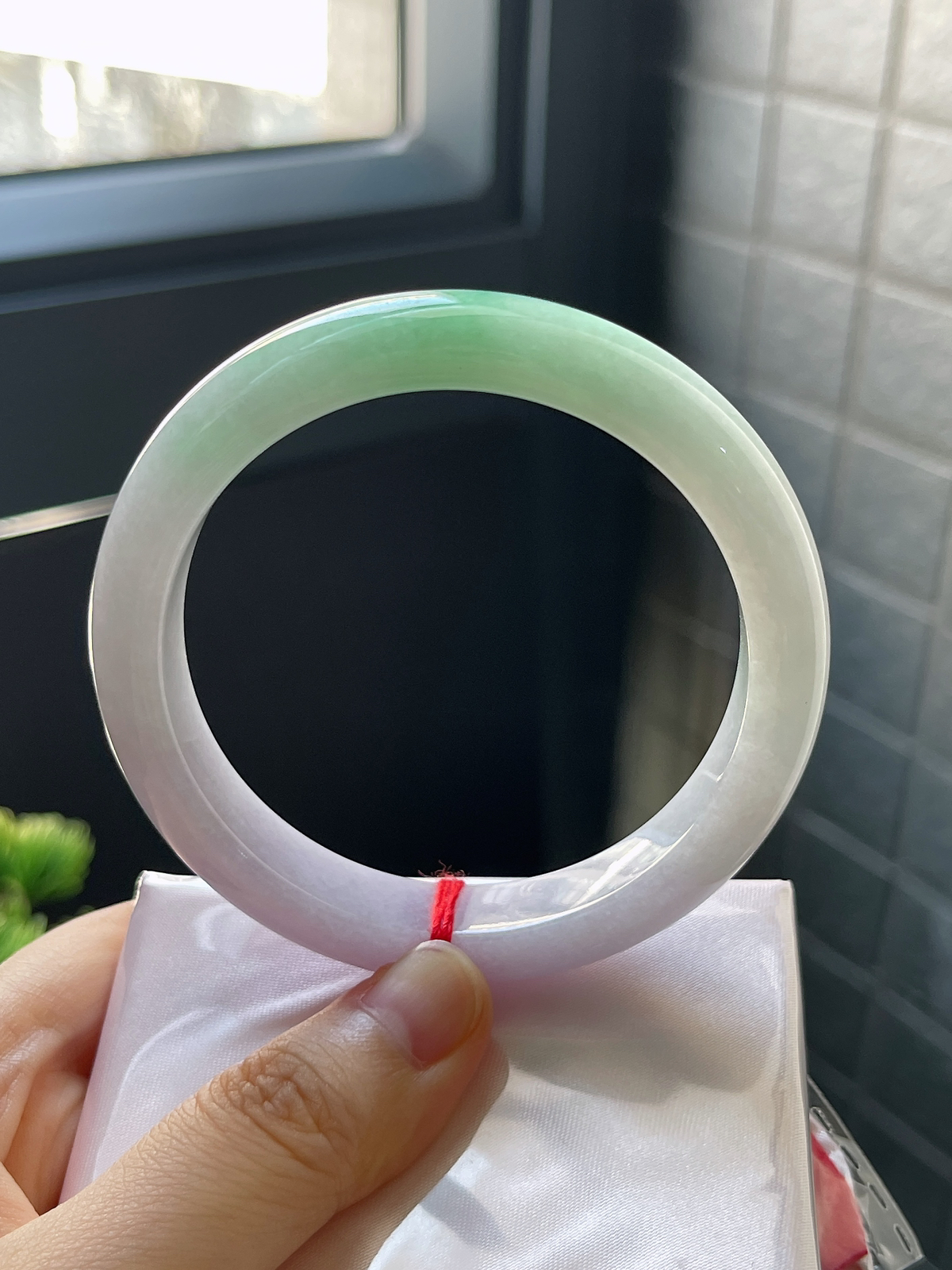 正圈57.4，糯化春带彩翡翠手镯