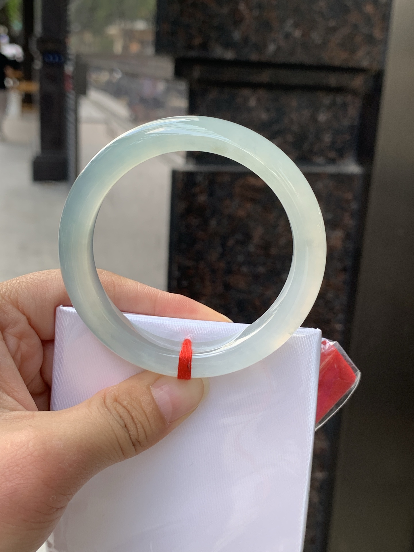 冰蓝正圈 0526-783-53 打灯细纹，需要包容，底妆冰润细腻，渐变色调，清爽耐看。