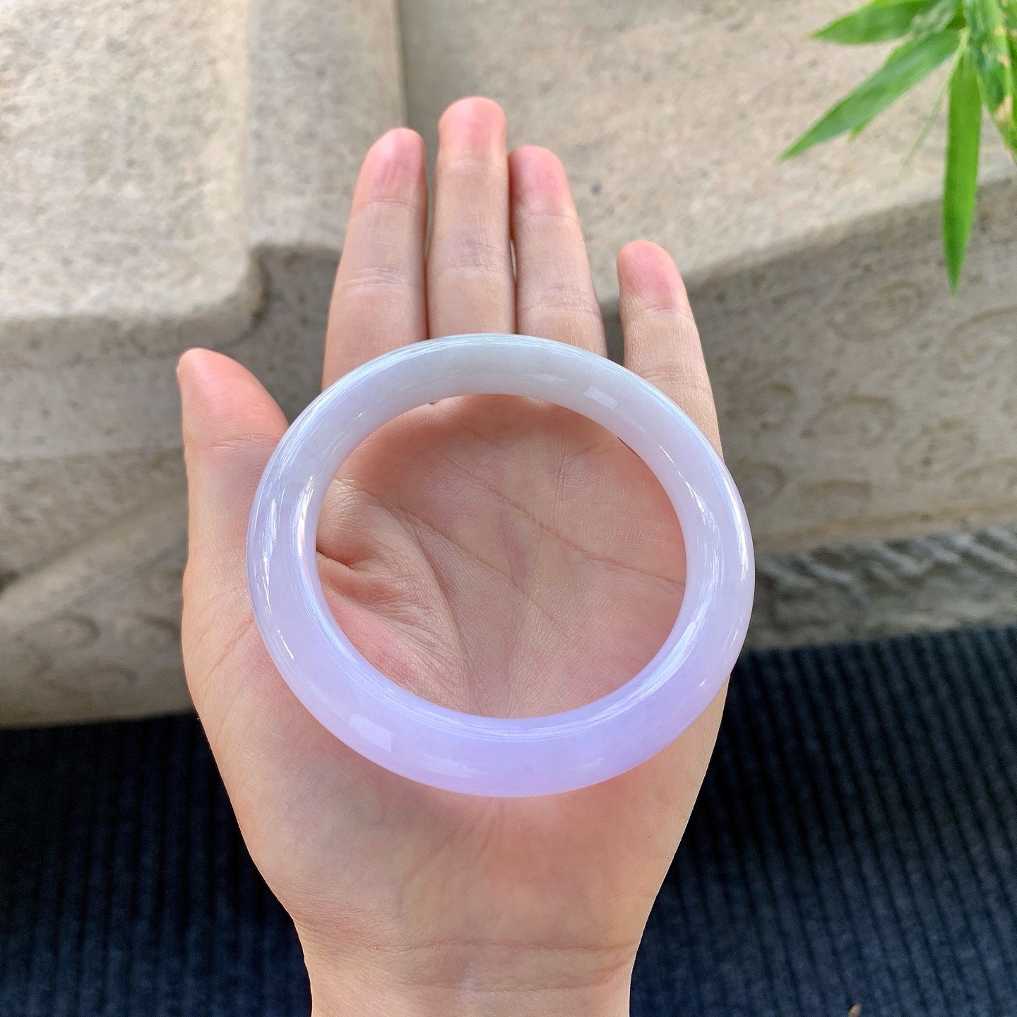 正圈55 56
【圈口】56.6/10.5/10
【描述】糯冰紫罗兰，水润，种老，细腻，打灯有棉线！
