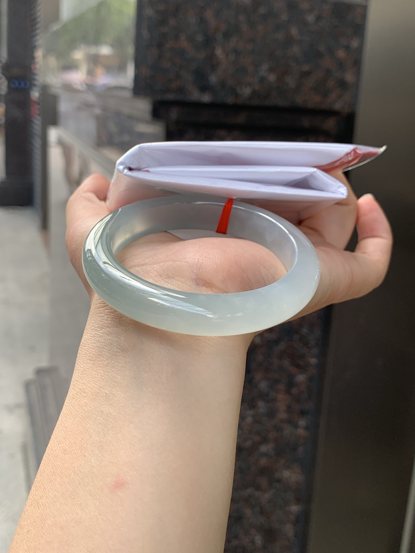 冰蓝正圈 0526-783-53 打灯细纹，需要包容，底妆冰润细腻，渐变色调，清爽耐看。
