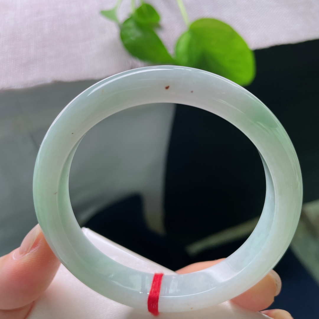 57.7/11.5/7.8，浅绿底正圈，肉质细腻，显白减龄必备，种老，洒金，无裂，ss52246a