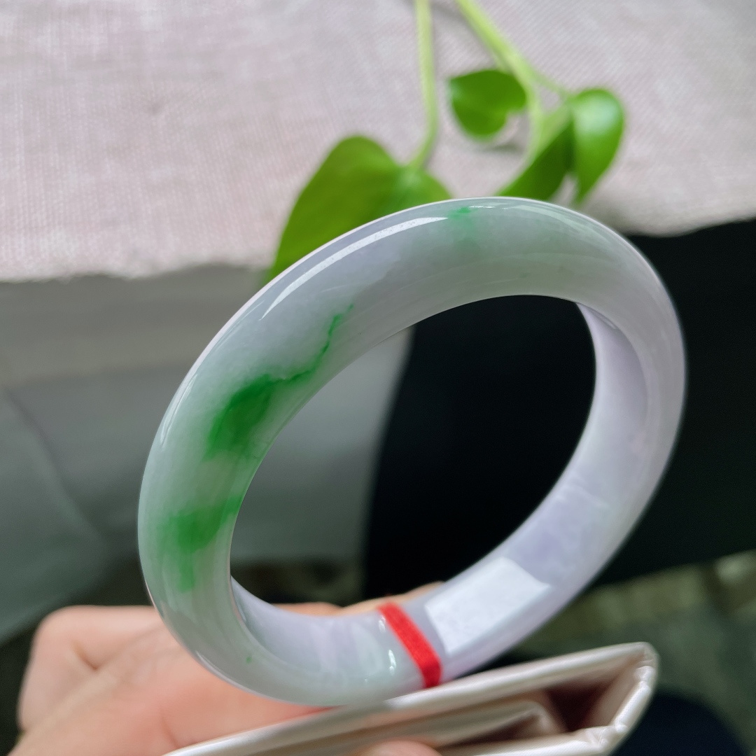 58.1/13/8.4，春彩正圈，腕间一抹浓郁翠色，鲜艳夺目，馥郁芳菲，种老肉细，有纹，ss53173a