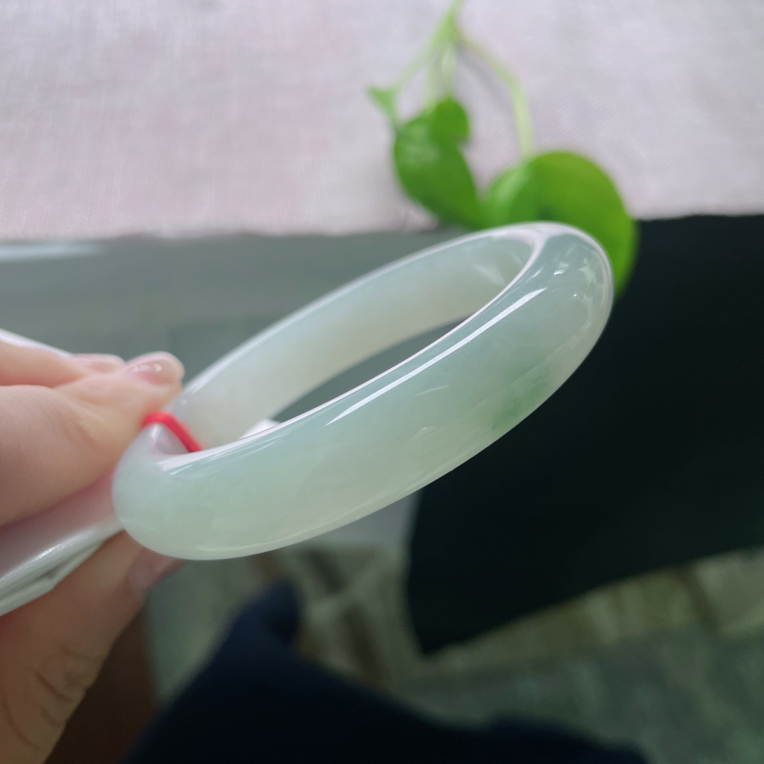 55.6/12.3/8.5，淡绿底正圈，肉质细腻干净，水润，心素如简，人淡如菊。无裂，ss46972a