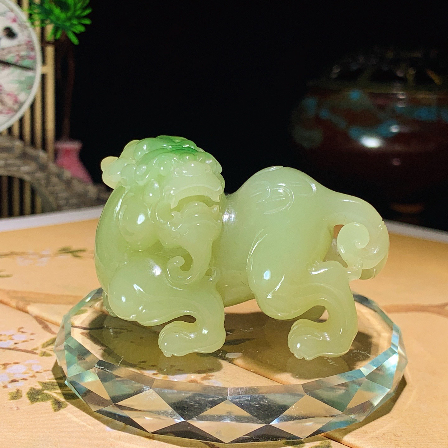 新疆和田玉若羌黄口料飘翠招财貔貅挂件。尺寸54/26/35重66.5克 玉质细腻油润 底色纯净 脂粉