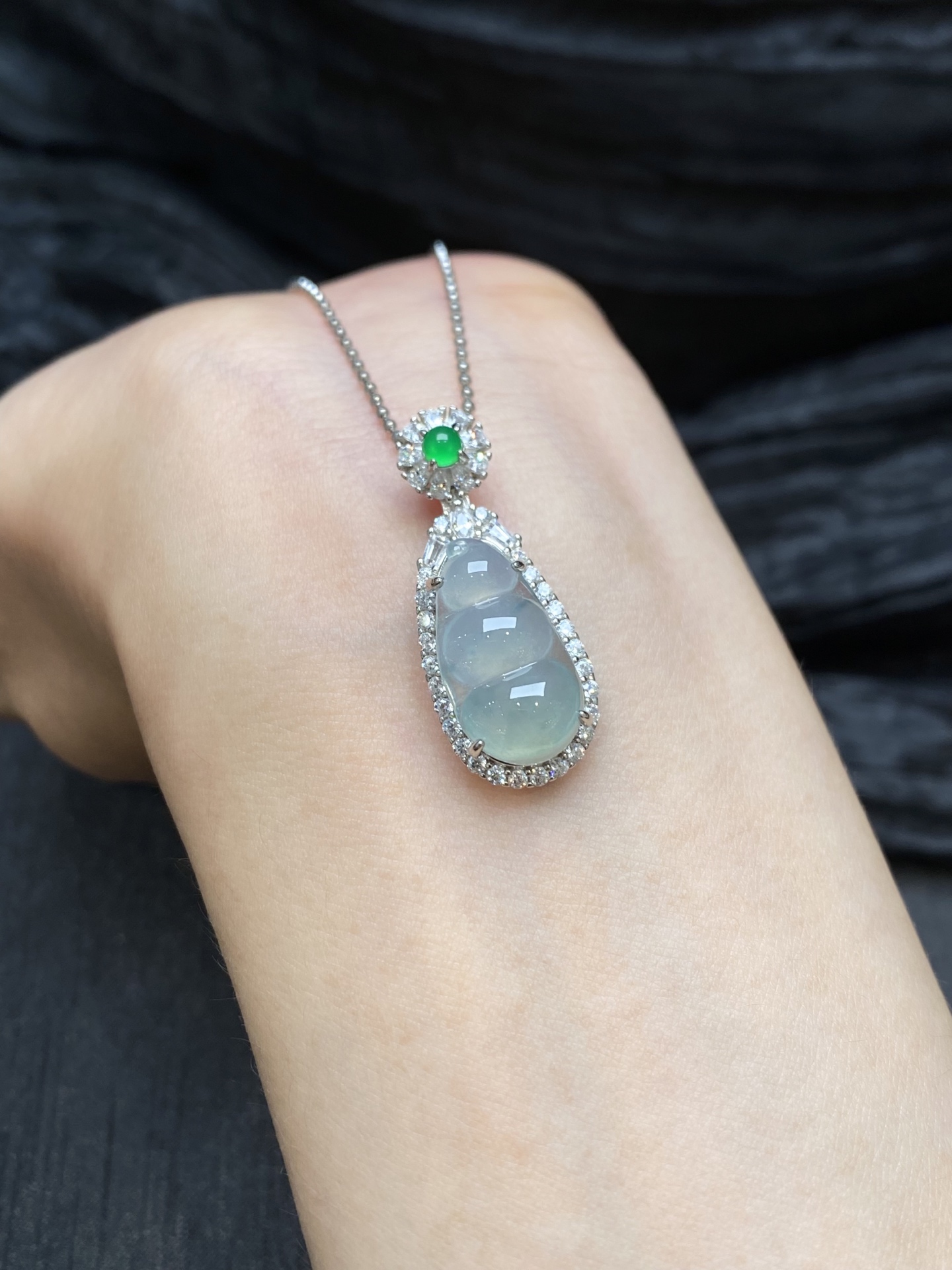 冰飘花福豆吊坠·银，整·30.8-12.6-8mm，裸·18.2-9.7-4mm