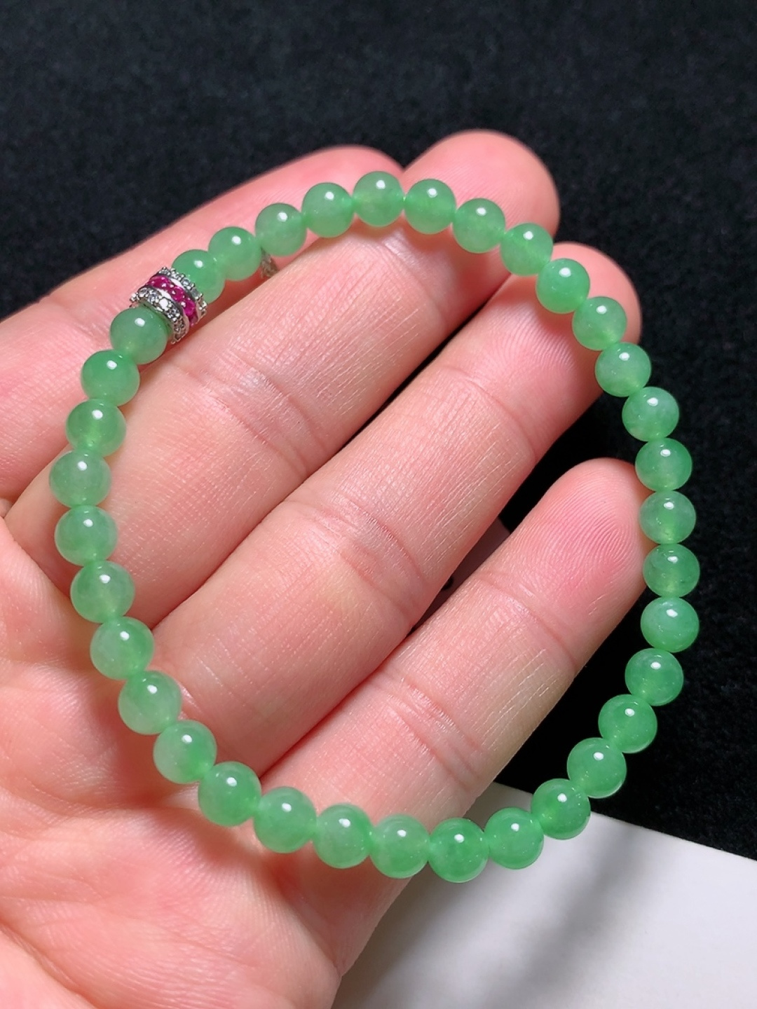 ️冰种晴绿手串，种老水头好，又冰又润，饱满大气，尺寸：5.3mm35粒