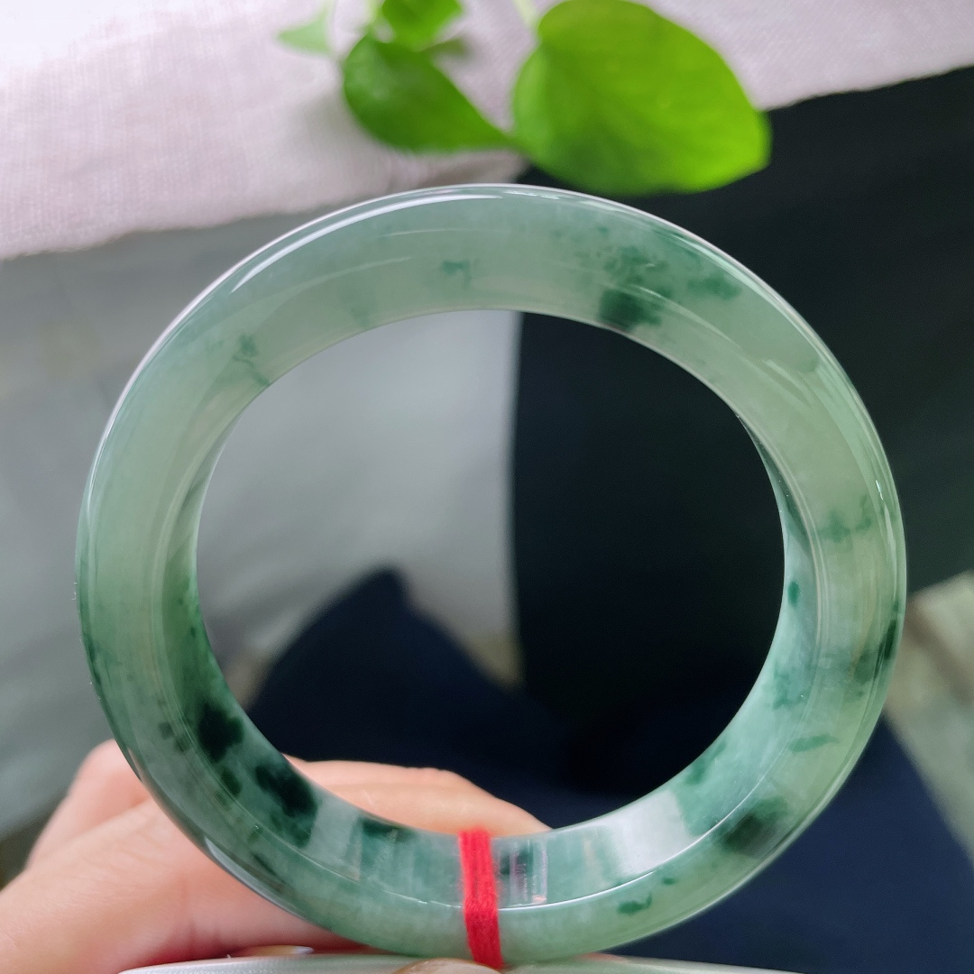 55.4/12.9/8.6，飘花正圈，满圈花色，如远山含黛，青幽雅致，水润，无裂，ss51333a