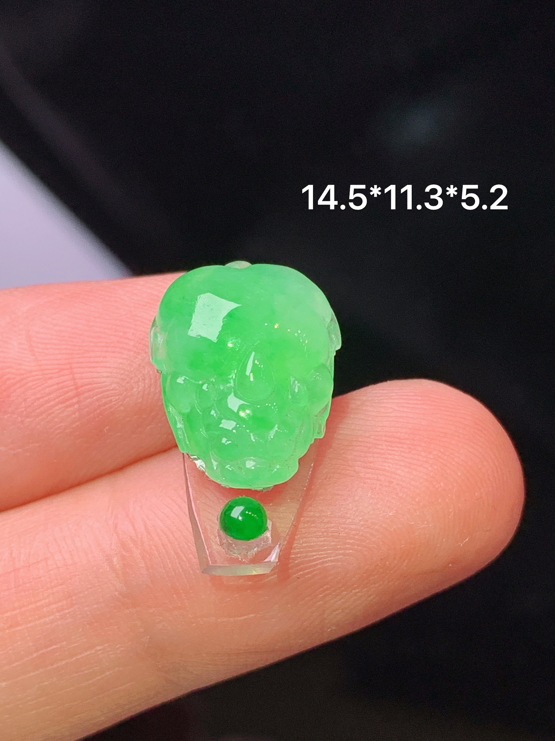 镶嵌款 冰阳绿貔貅吊坠 玉质细腻 色泽艳丽清新 水润亮眼 整体尺寸14.5*11.3*5.2 2x