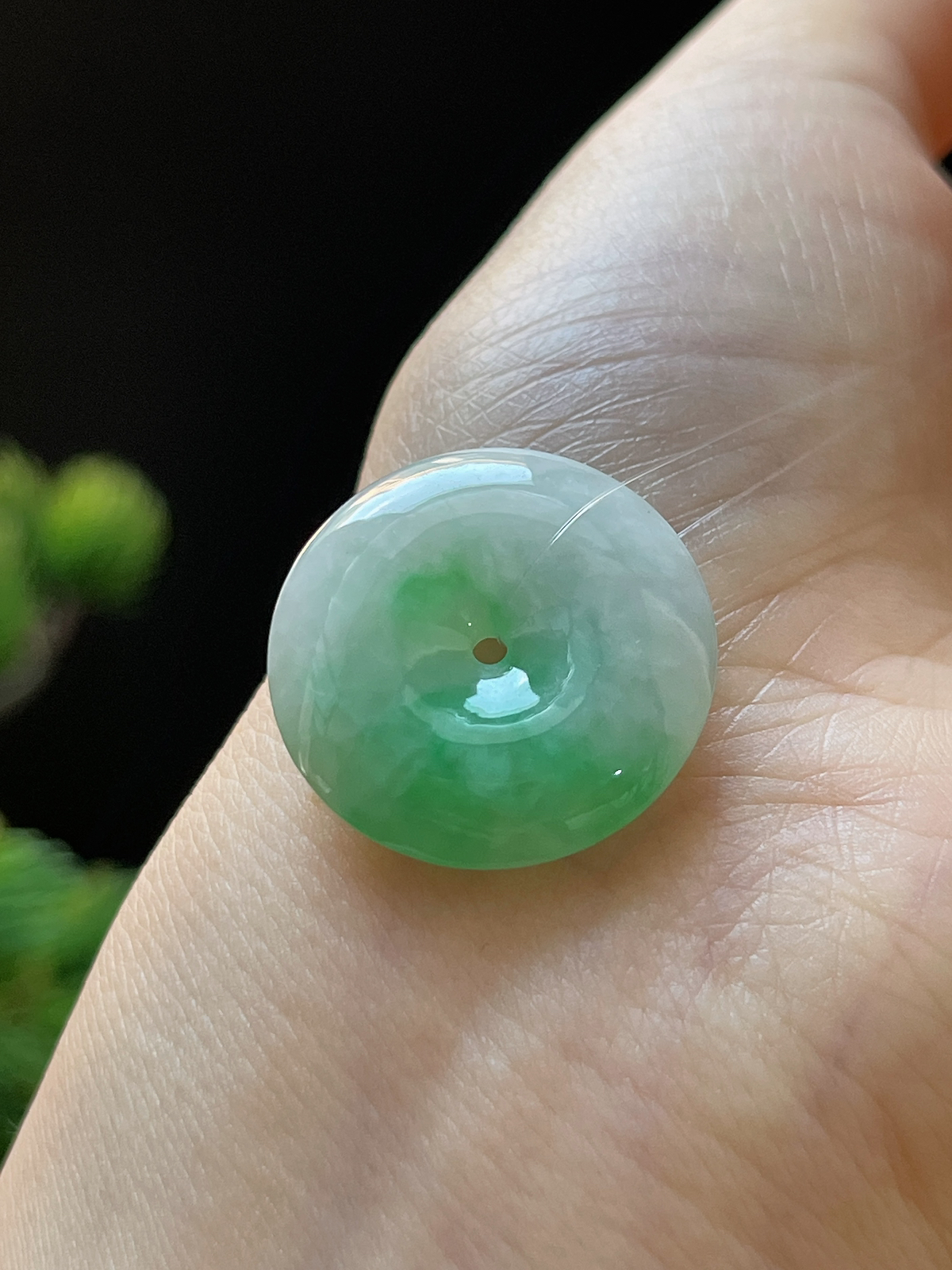 翡翠糯化种飘绿平安扣
