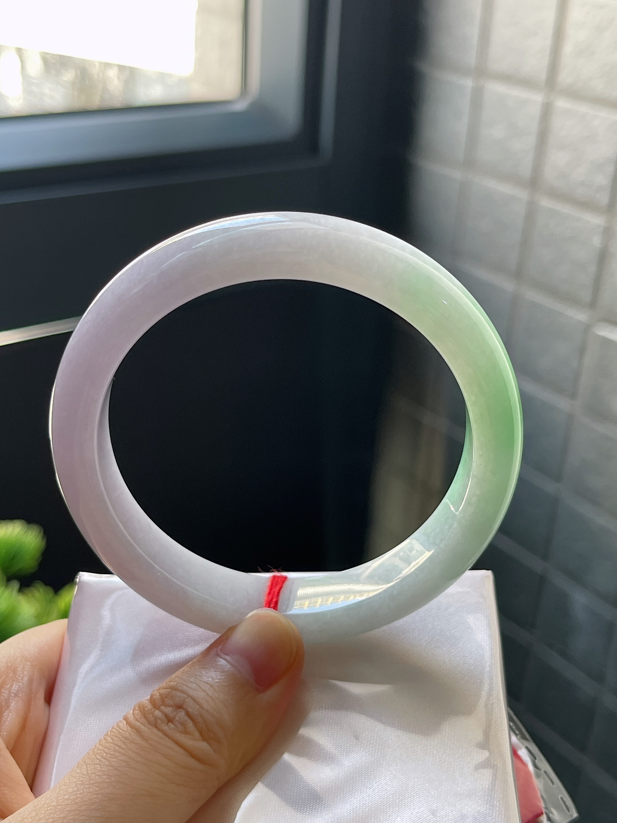 正圈57.4，糯化春带彩翡翠手镯