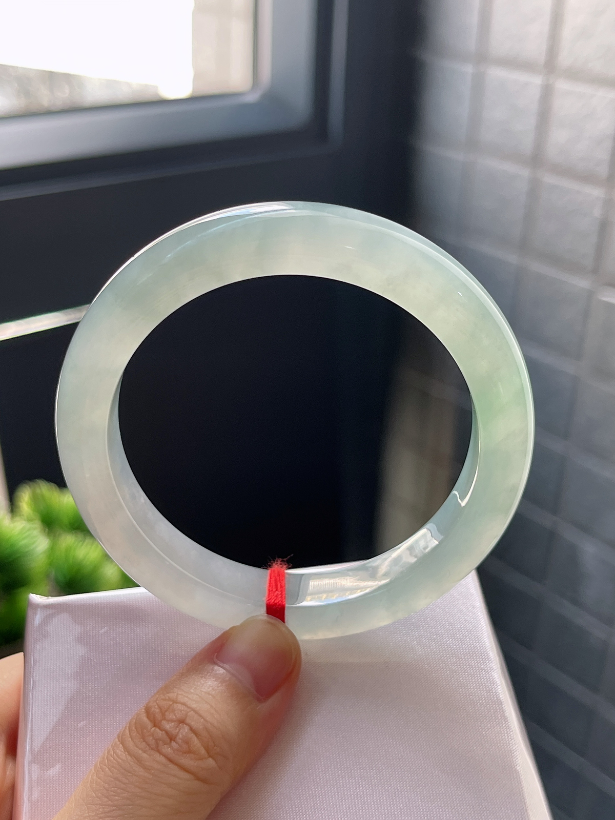 正圈54.2，冰糯飘绿翡翠手镯