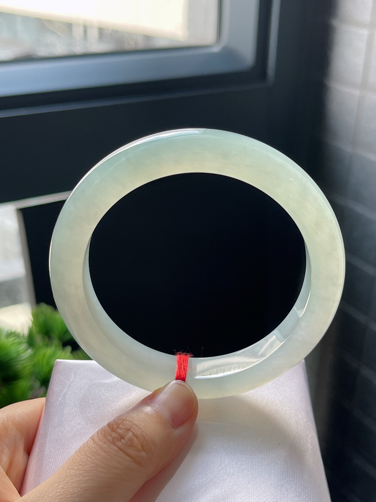 正圈58.7，冰糯淡绿翡翠手镯