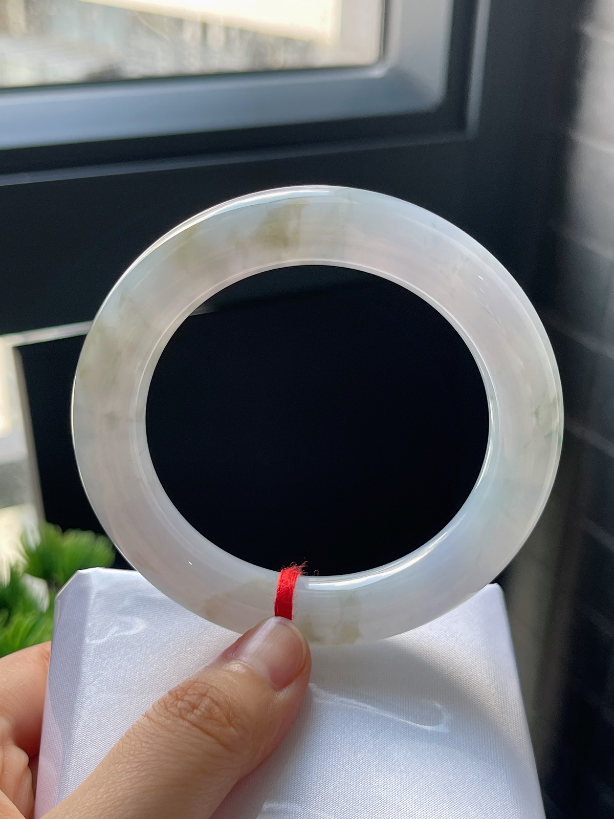 圆条56.7，冰糯蓝色飘黄翡厚圆条翡翠手镯