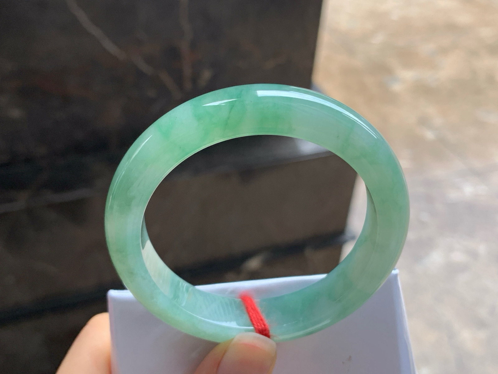 52-11.4-8.2

飘绿手镯^_^细腻