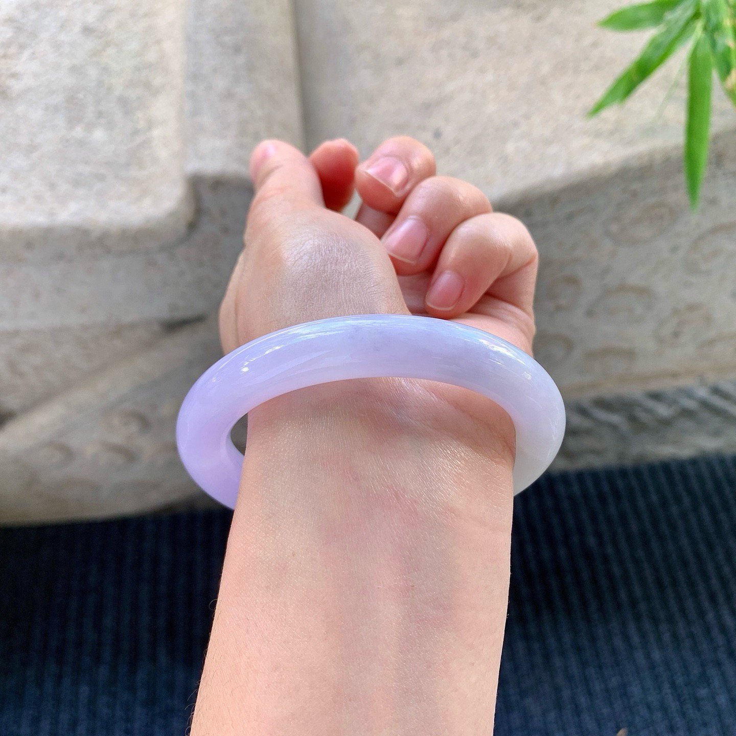 正圈55 56
【圈口】56.6/10.5/10
【描述】糯冰紫罗兰，水润，种老，细腻，打灯有棉线！
