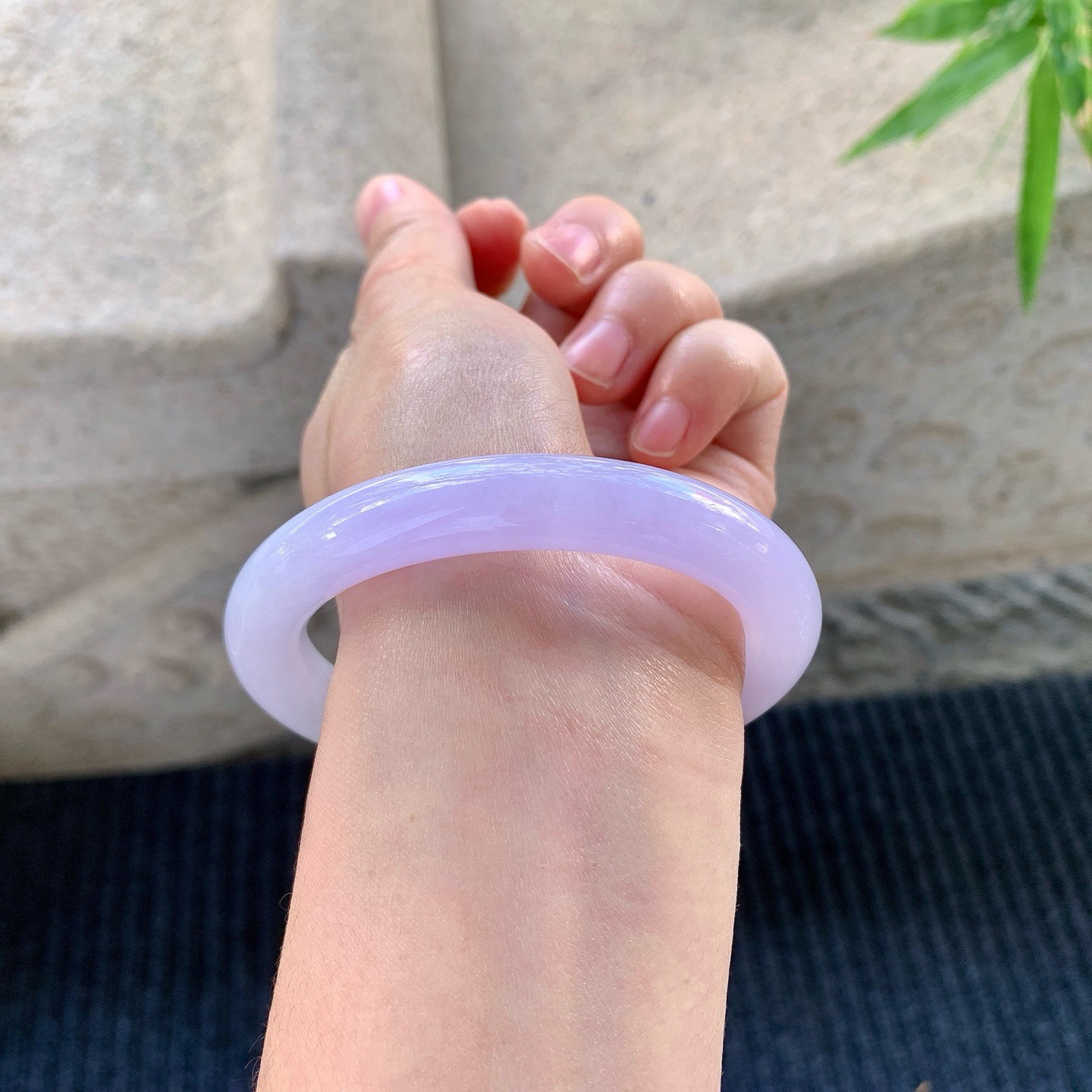正圈55 56
【圈口】56.6/10.5/10
【描述】糯冰紫罗兰，水润，种老，细腻，打灯有棉线！