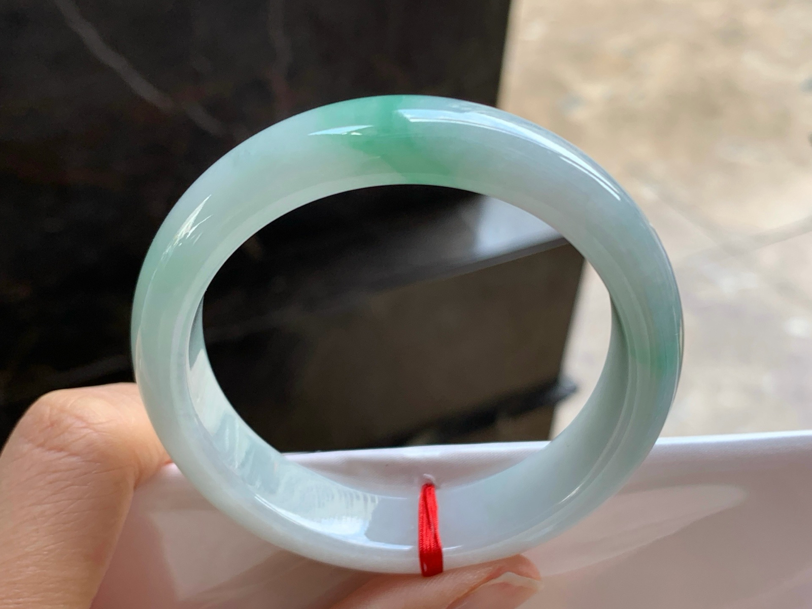 53-13-7.5

飘绿手镯^_^细腻
