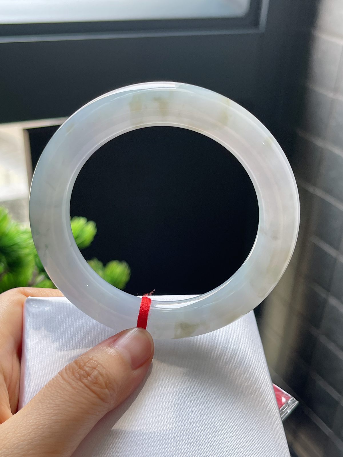 圆条56.7，冰糯蓝色飘黄翡厚圆条翡翠手镯