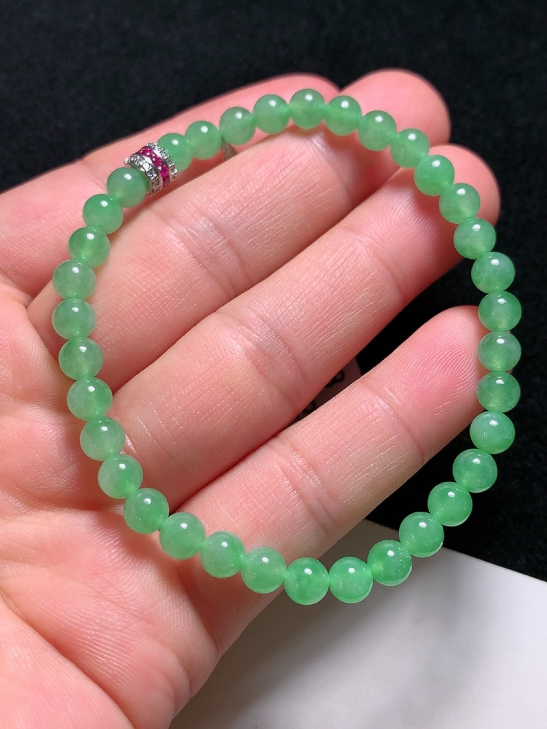️冰种晴绿手串，种老水头好，又冰又润，饱满大气，尺寸：5.3mm35粒