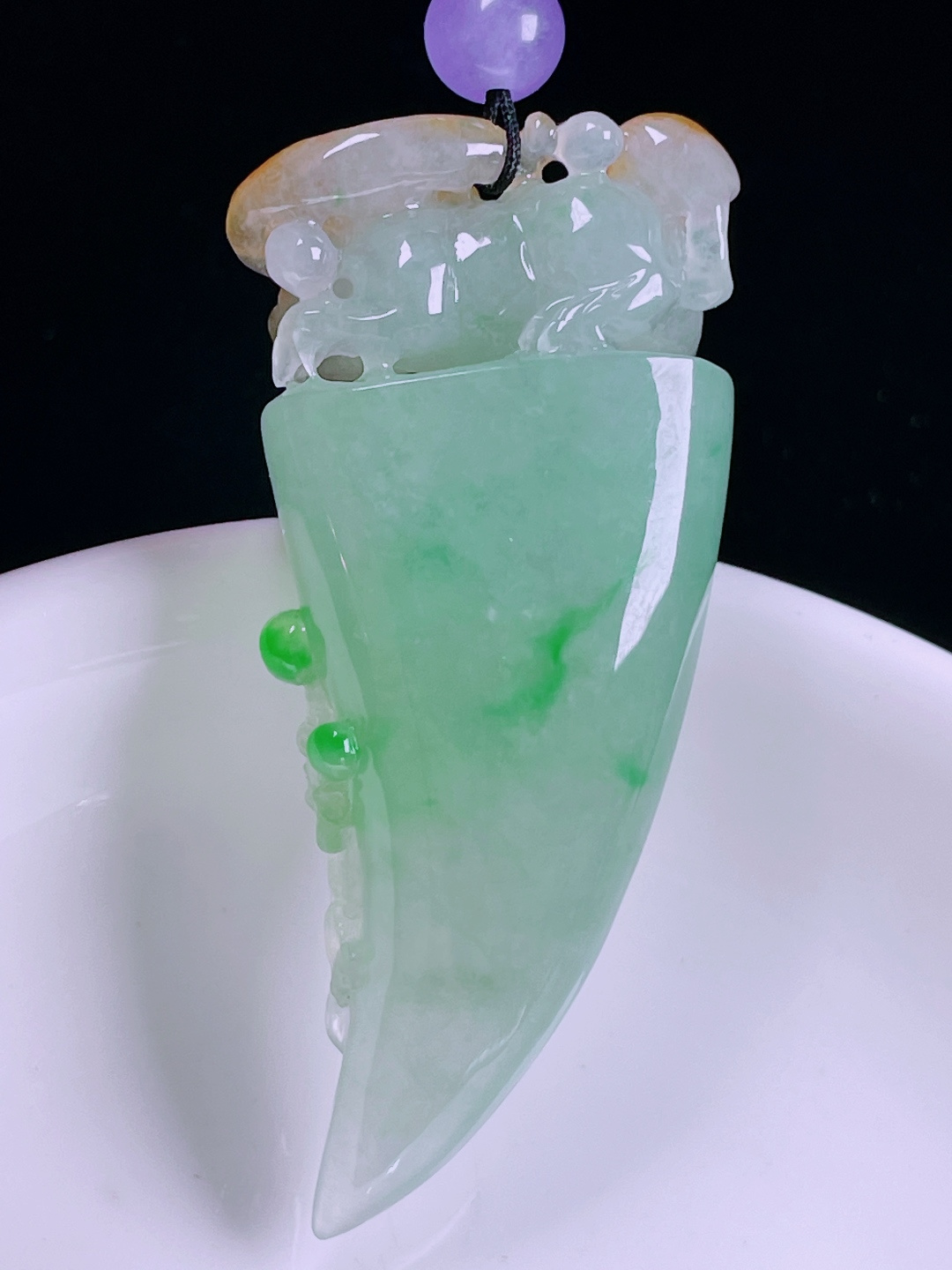 冰绿狼牙，老种起光，细底通透，尺寸：53.5/23.3/12.3mm0526