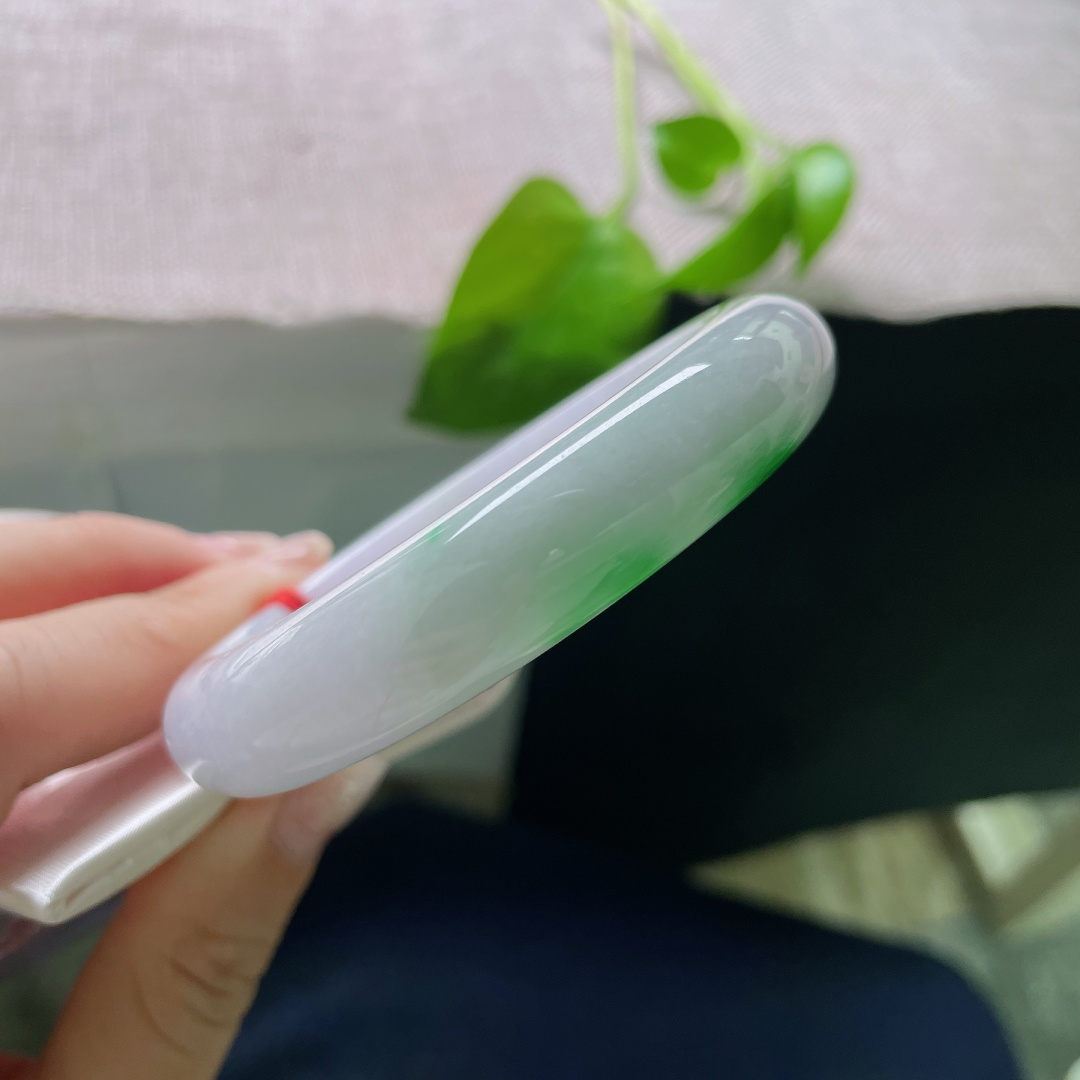 58.1/13/8.4，春彩正圈，腕间一抹浓郁翠色，鲜艳夺目，馥郁芳菲，种老肉细，有纹，ss53173a