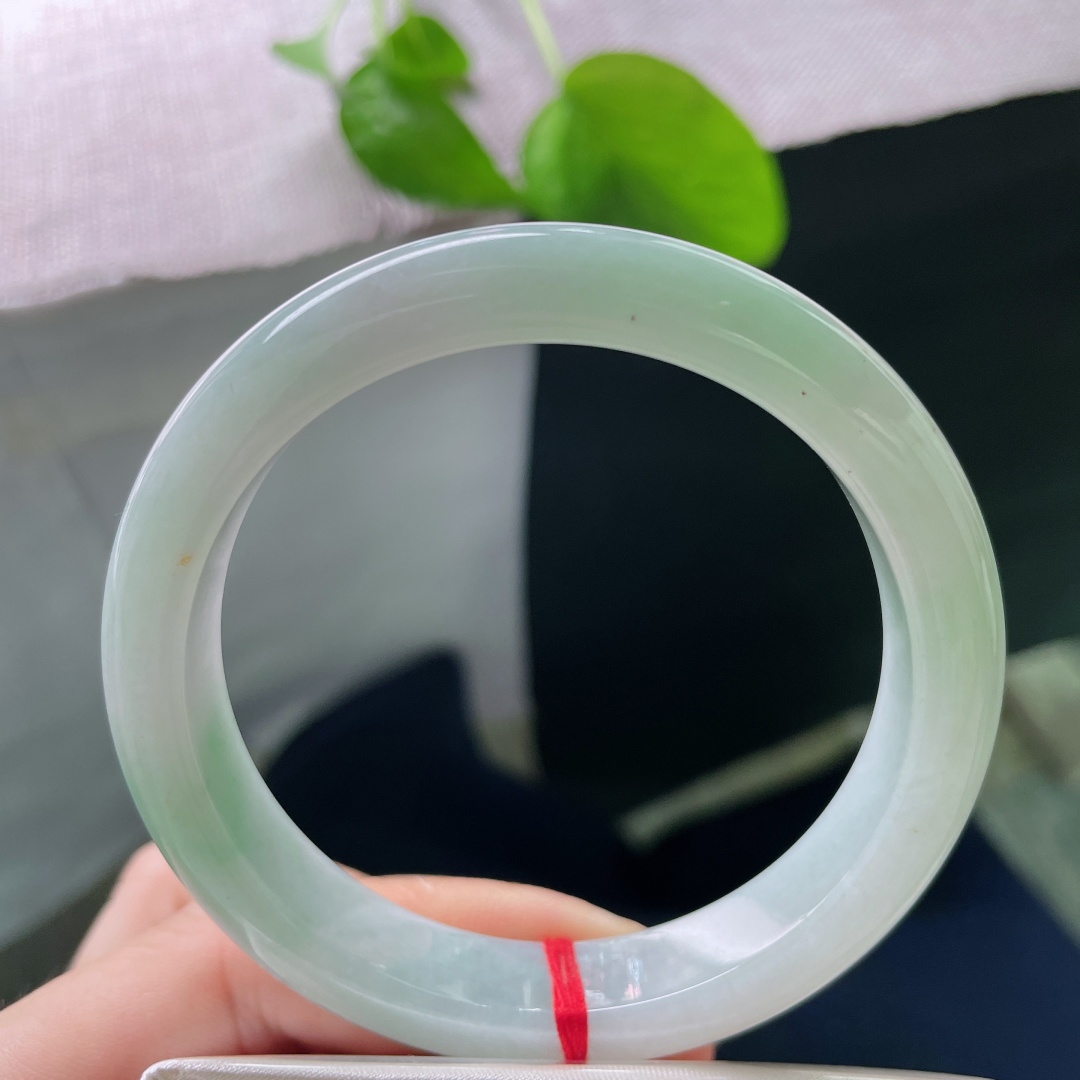 57.7/11.5/7.8，浅绿底正圈，肉质细腻，显白减龄必备，种老，洒金，无裂，ss52246a