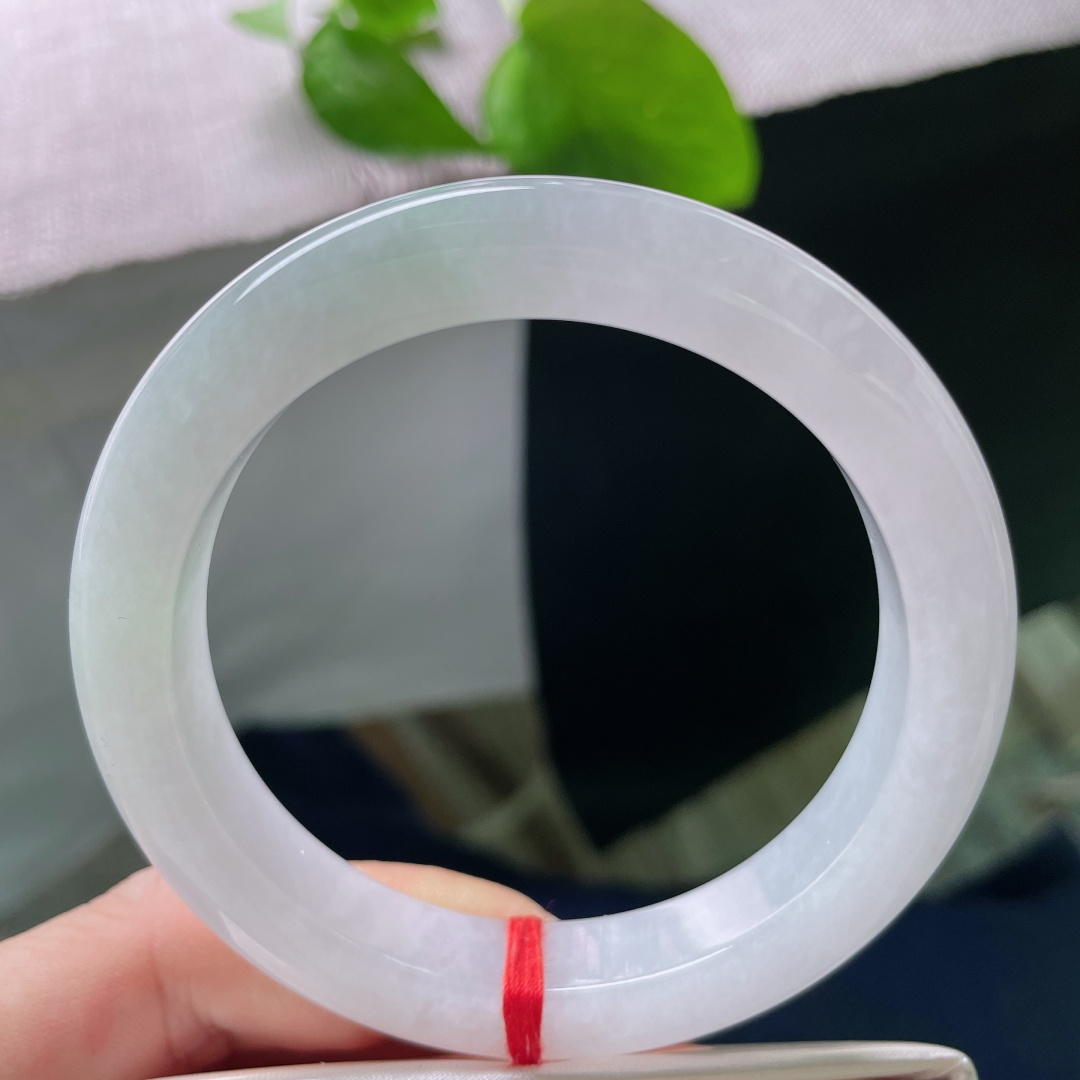 57/10.9/9.1，微紫底正圈，白月光，水润，干净清润，出淤泥而不染，无裂，ss53606a