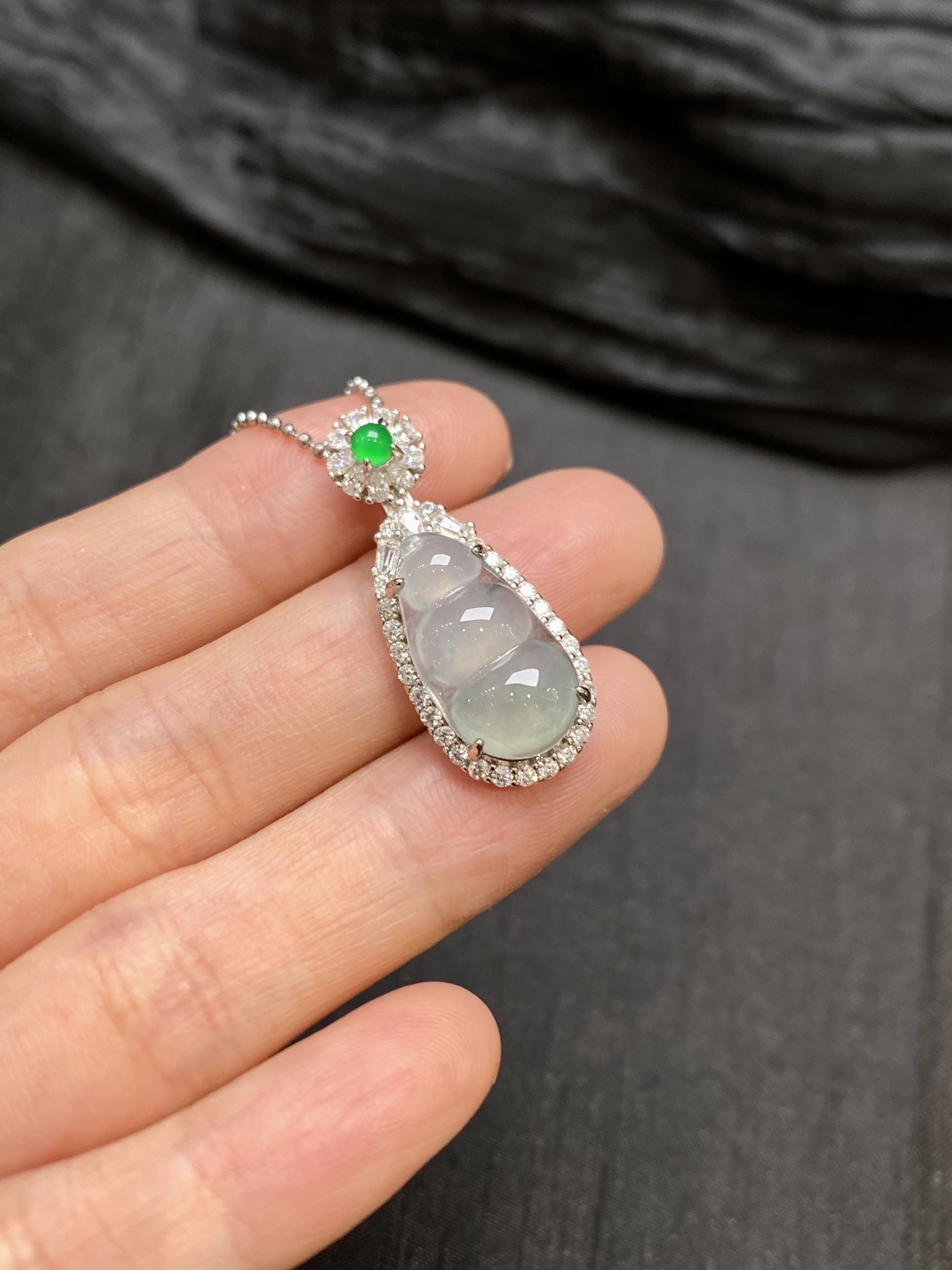 冰飘花福豆吊坠·银，整·30.8-12.6-8mm，裸·18.2-9.7-4mm