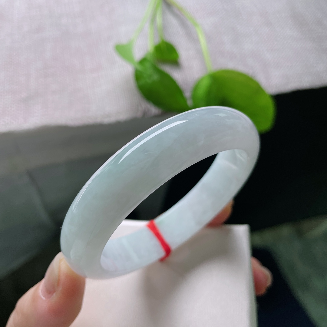 白月光正圈，水润，质地温润细腻，干净，清爽自然，一点皮纹，ss53607a