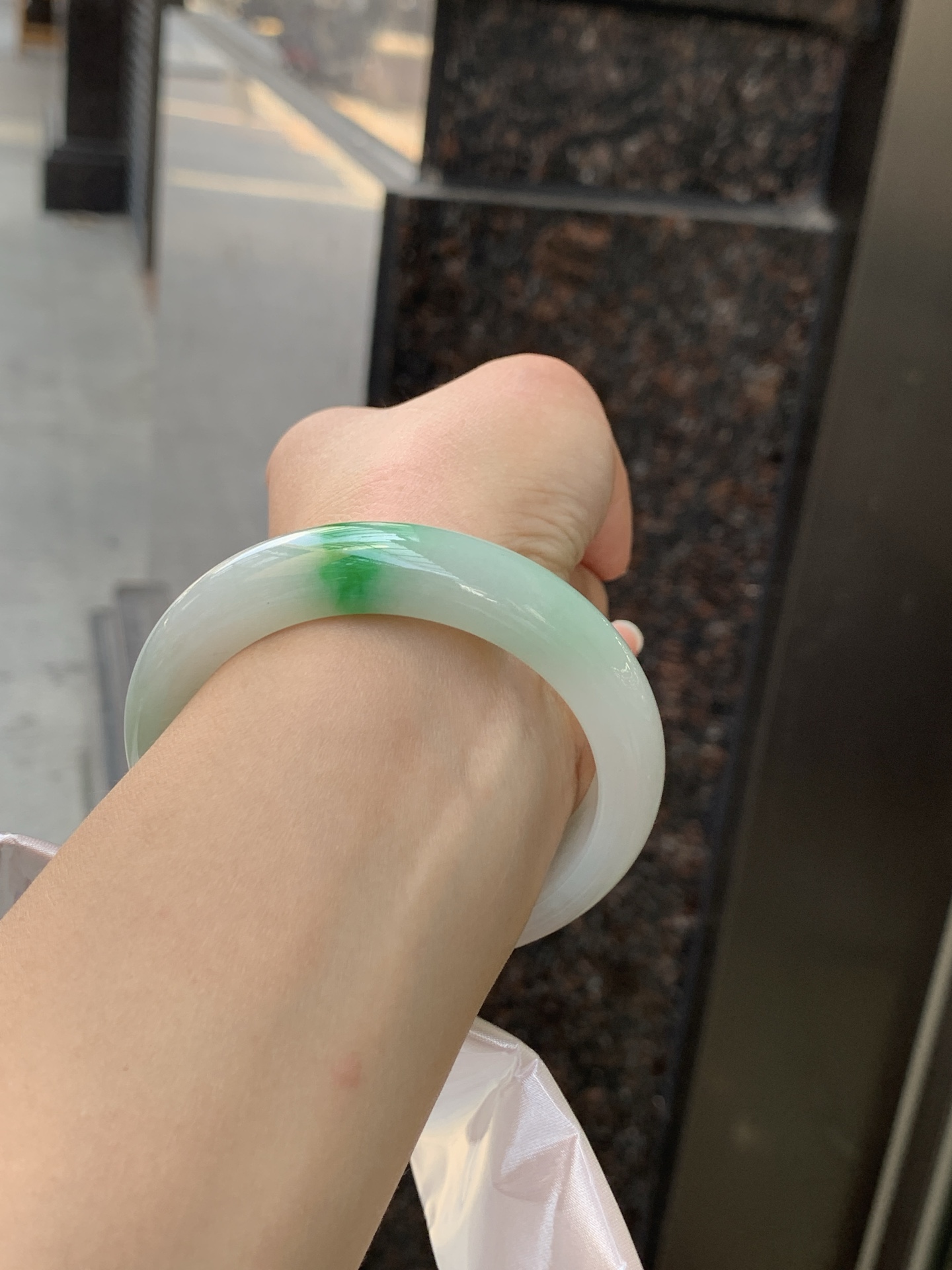 飘阳绿正圈 55.2-12.2-8.7 0526-783-286 打灯细纹，飘阳绿花，鲜艳得像新冒头的嫩芽，灵动清新，即柔和又充满生机。