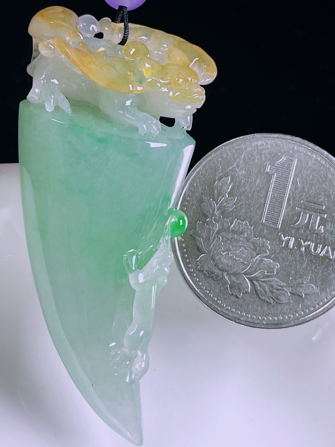 冰绿狼牙，老种起光，细底通透，尺寸：53.5/23.3/12.3mm0526