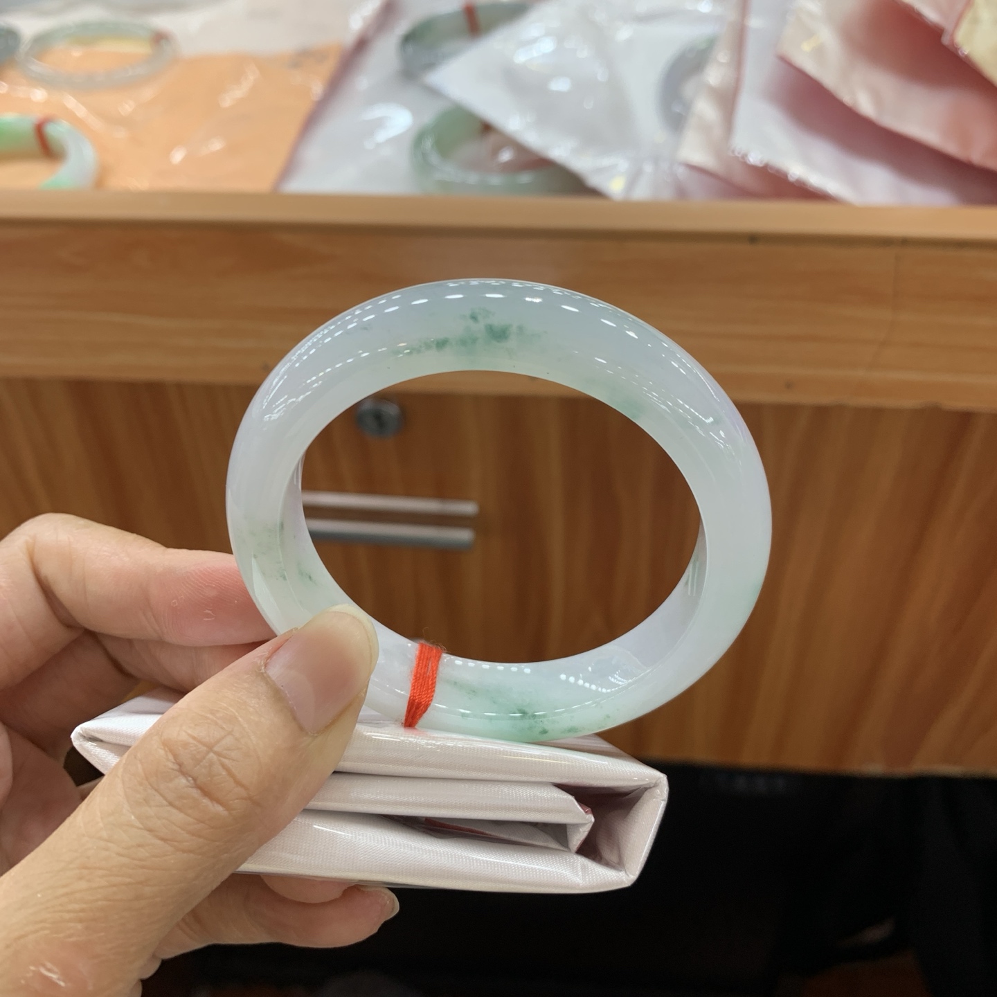 冰胶飘花正圈翡翠手镯 55-12.2-8.8