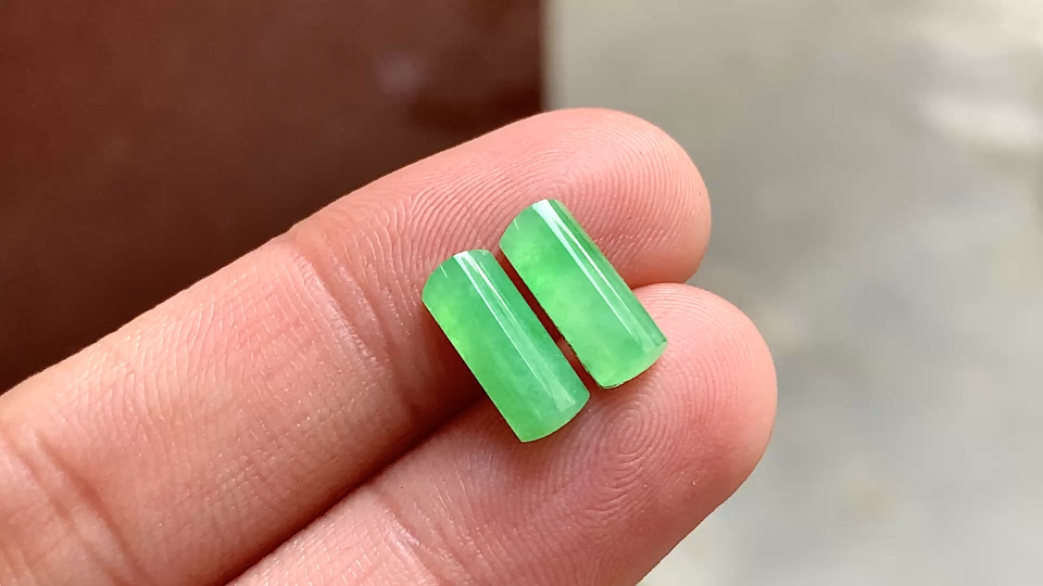 ️ 木纳绿马鞍一对 11*4.5*2.3 完整