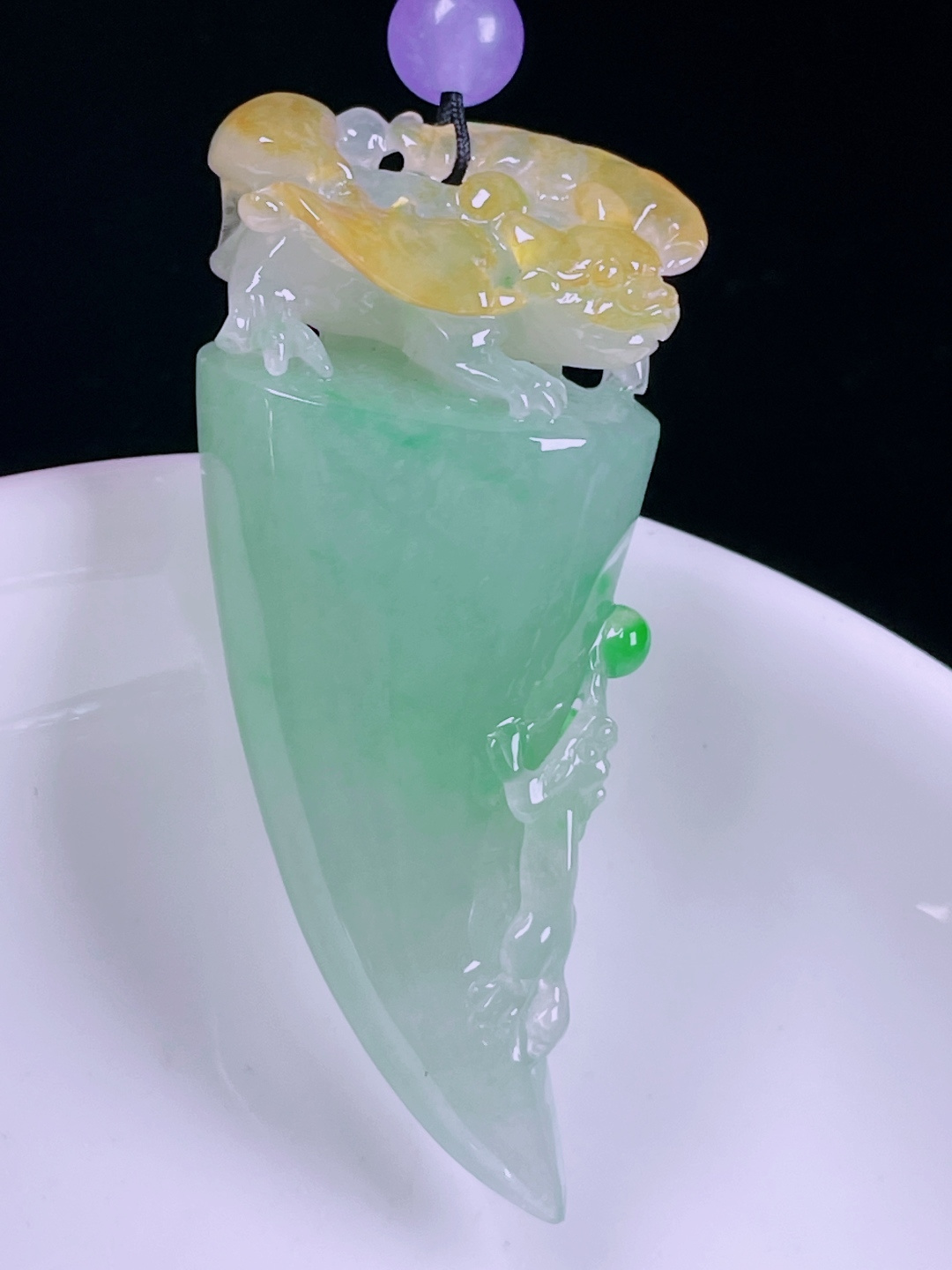 冰绿狼牙，老种起光，细底通透，尺寸：53.5/23.3/12.3mm0526
