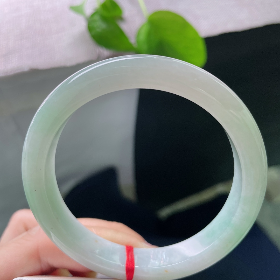 57.7/11.5/7.8，浅绿底正圈，肉质细腻，显白减龄必备，种老，洒金，无裂，ss52246a