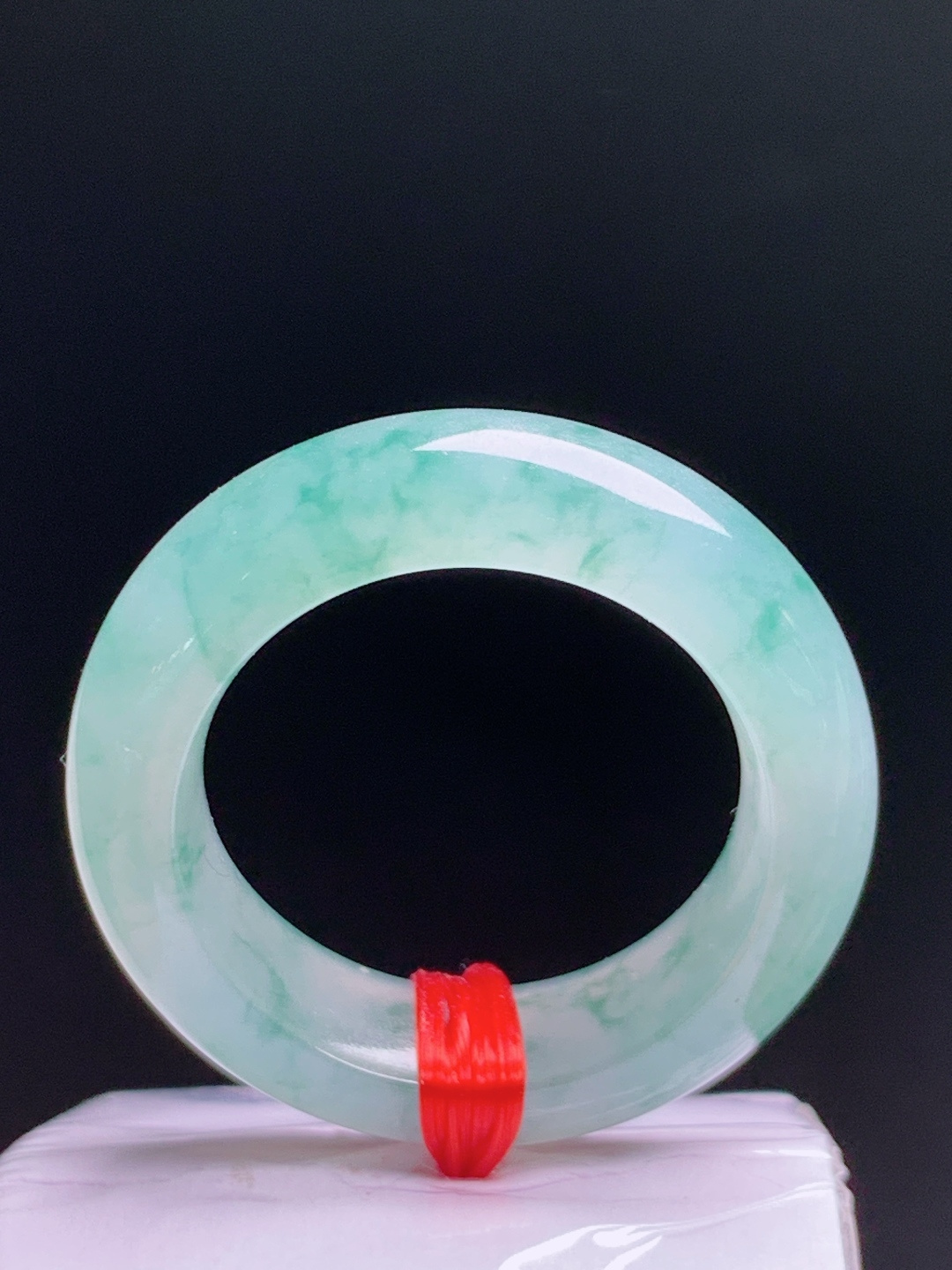 冰种飘绿戒圈，飘花灵动清透如水，简约百搭圈住福气