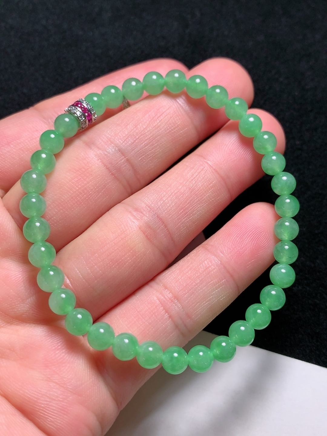 ️冰种晴绿手串，种老水头好，又冰又润，饱满大气，尺寸：5.3mm35粒
