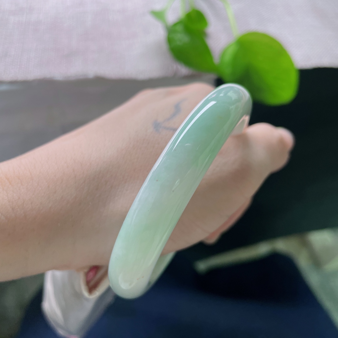 57.7/11.5/7.8，浅绿底正圈，肉质细腻，显白减龄必备，种老，洒金，无裂，ss52246a