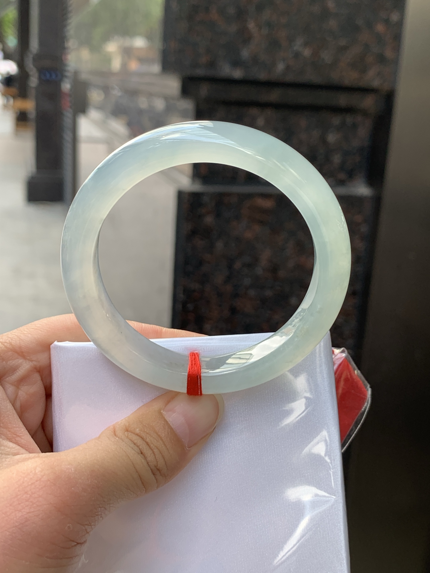 冰蓝正圈 0526-783-53 打灯细纹，需要包容，底妆冰润细腻，渐变色调，清爽耐看。