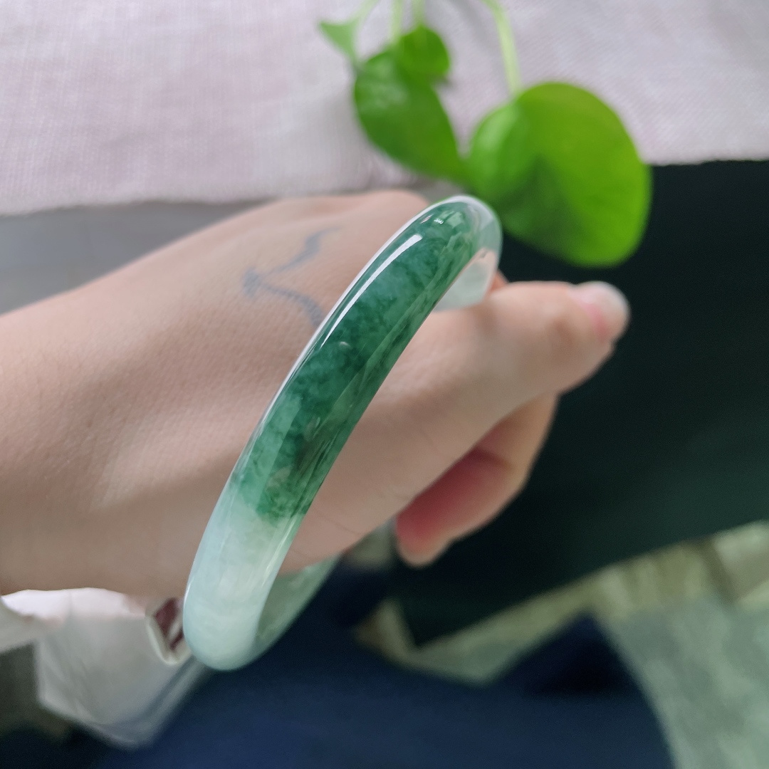 飘花圆条，水润，种老，一镯藏温婉，两镜揽风华，有棉线，ss54496a