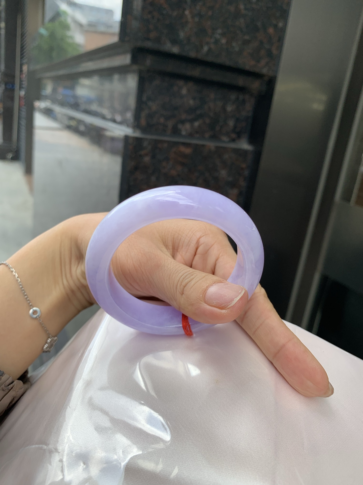 正圈 51.8-8.8-12.3 0527-N811 无裂，打灯棉絮，晶体感，底妆水润，满圈紫罗兰吸睛抢眼，浪漫迷人，仙气飘飘，优雅高贵显气质，感满满，满满紫罗兰底色均匀不失色，不同视觉感受