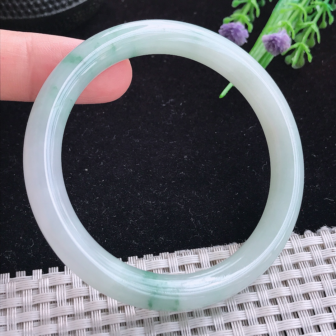 实拍A货翡翠55.5/9/8.5老坑清秀飘花圆条手镯玉手镯女款平安镯