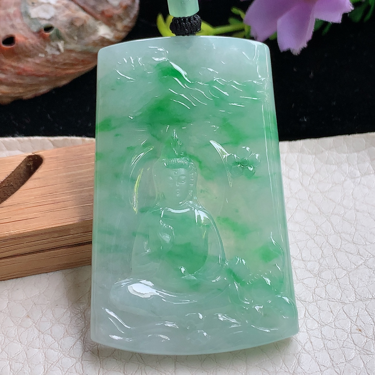 lz实拍58*37.5*6天然缅甸翡翠冰飘阳绿山水观音 玉观音玉吊坠 玉挂件