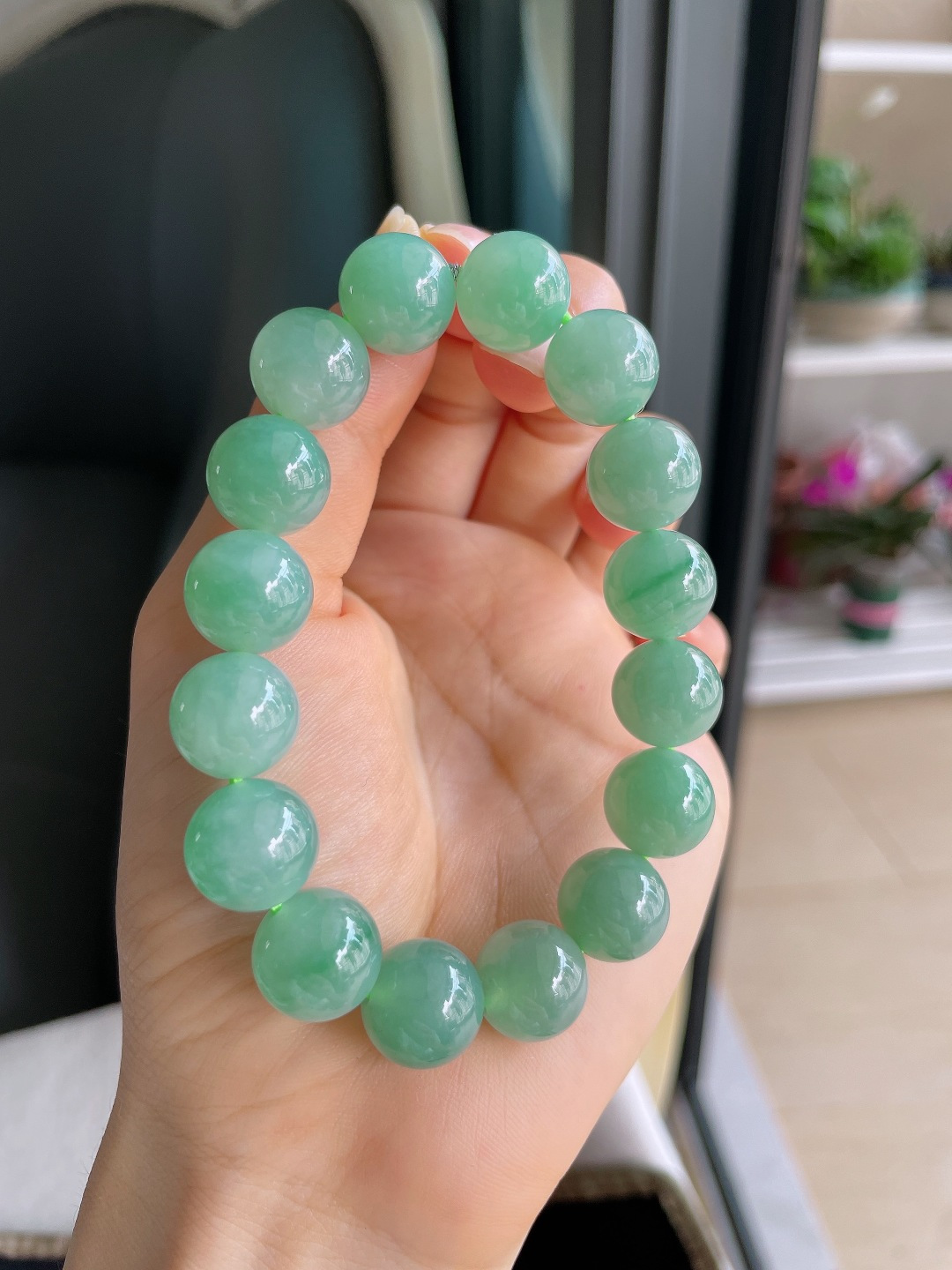 缅甸天然翡翠A货，冰满绿手串，尺寸：12.6mm。【编3840】