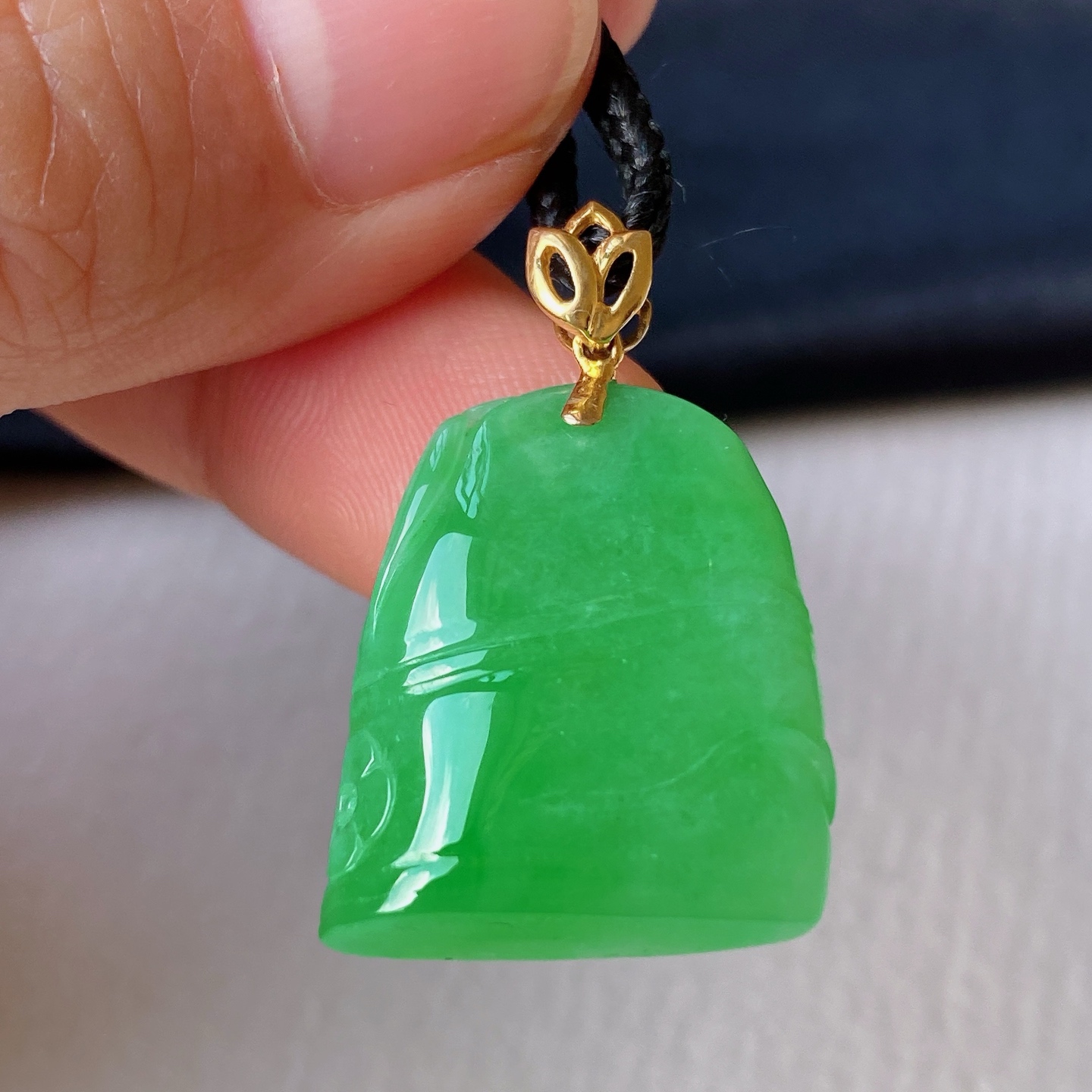 冰阳绿竹节吊坠    节节高升寓意好 翠色鲜艳冰润细腻 种色俱佳  佩戴气质优雅 货号19525，21.6-17.9-5.9