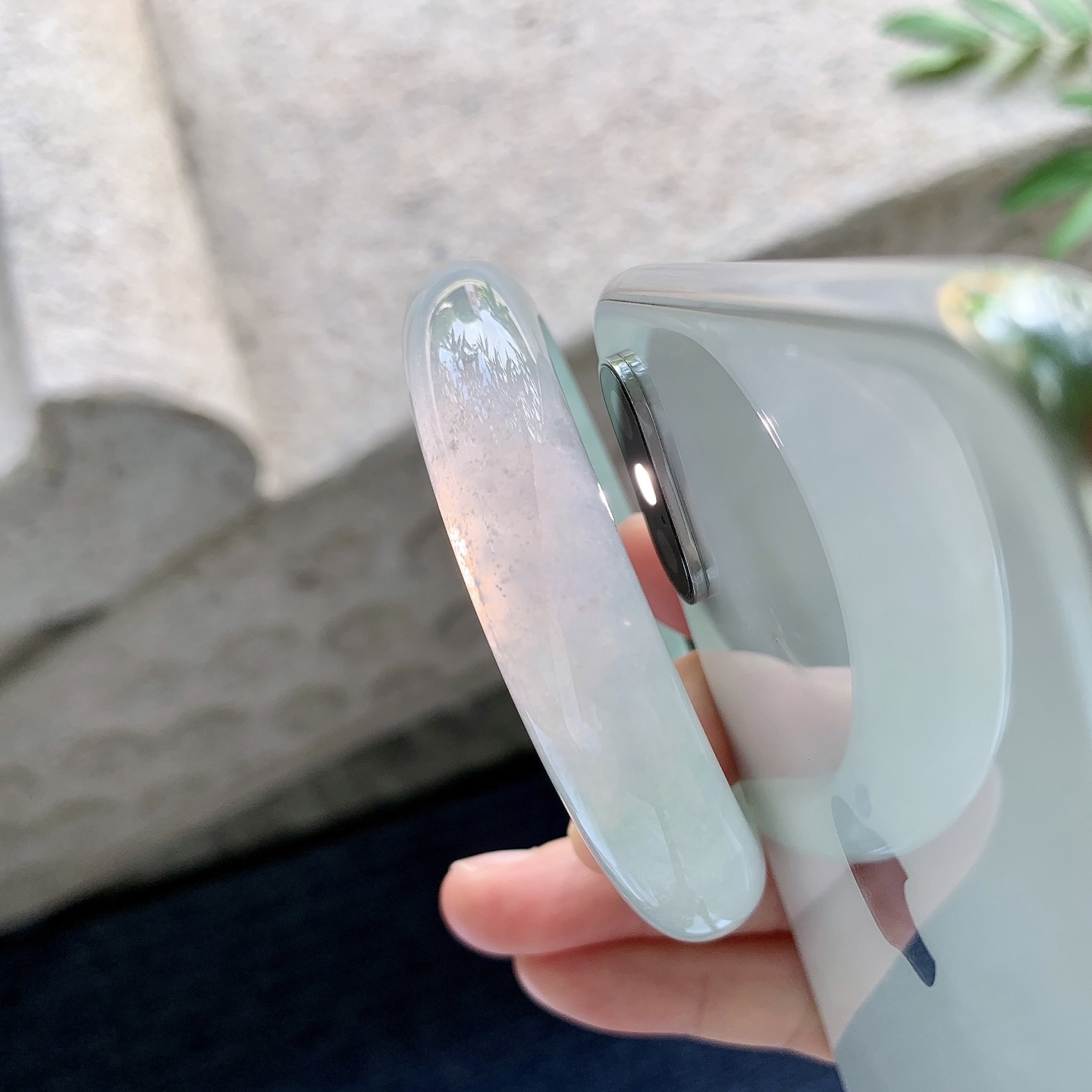 正圈53 54【圈口】54/12.6/8.8【编码】FL052831【描述】冰糯飘绿，清透，水润，种老，细腻，打灯有纹线