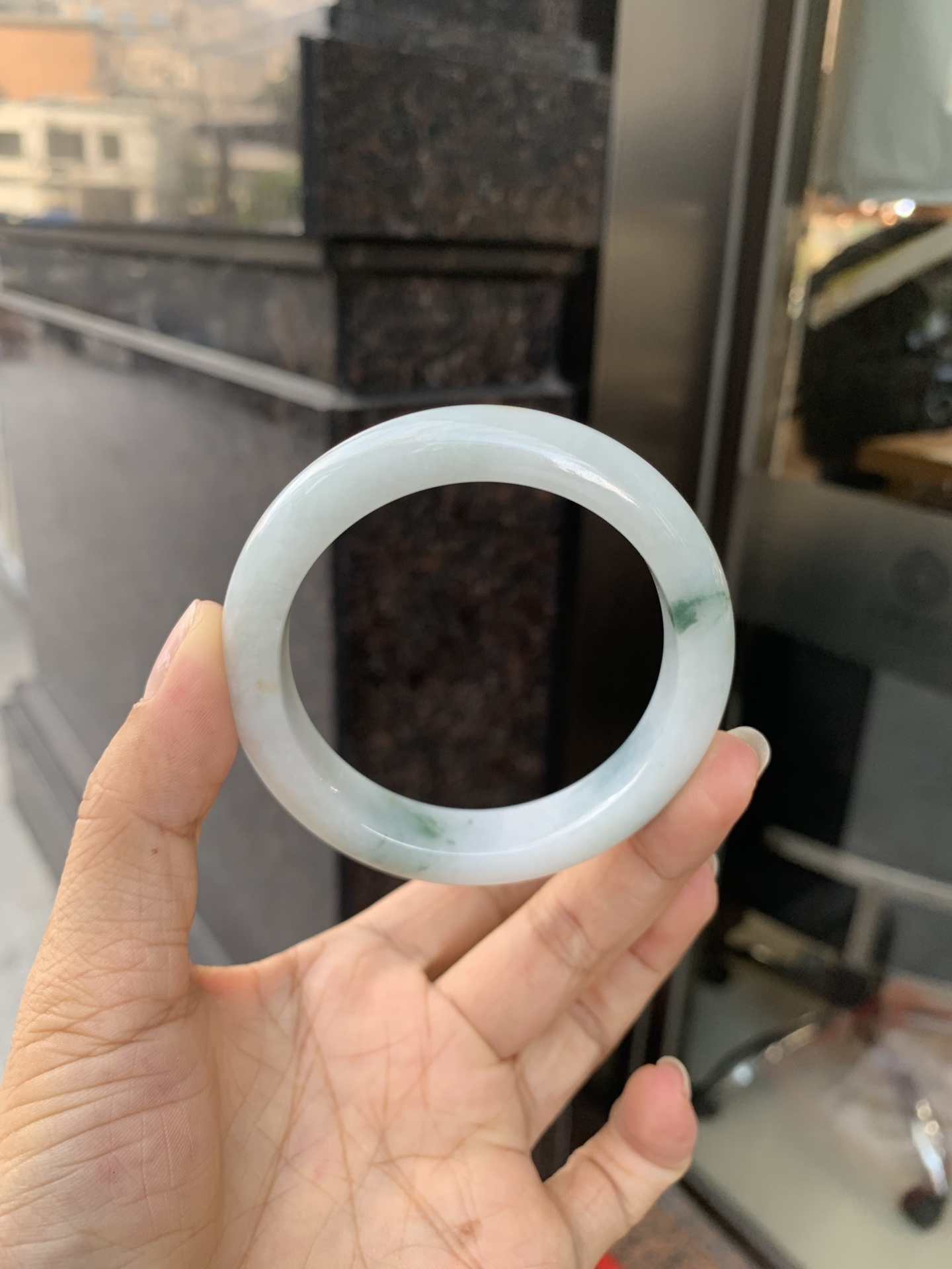 飘花正圈 54.6-8.3-12.3 0527-FF-2833 无裂，底妆水润，蓝花灵动飘逸，勾勒出一幅唯美诗意的山水意境画，古典优雅又秀气
