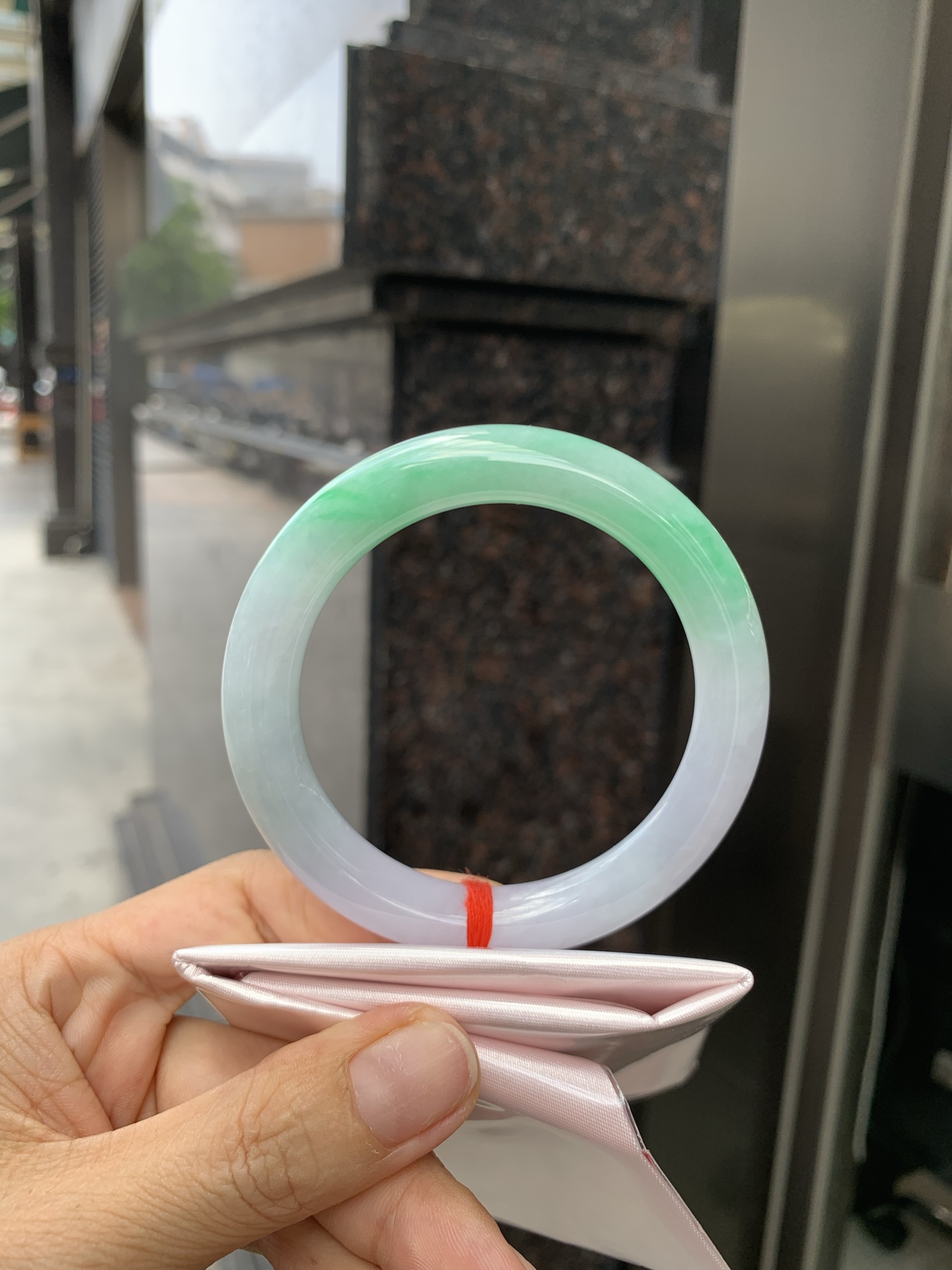 白底青半山水圆条 0527-N781-1 打灯棉线，不影响，底妆水润细腻，半圈绿花色点睛之笔，半山半